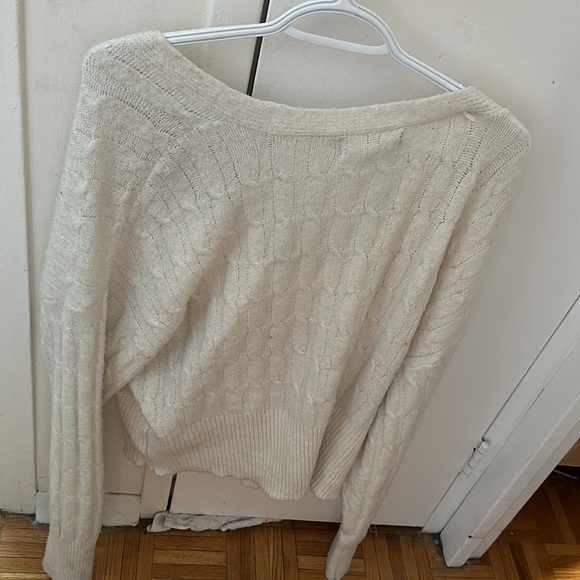 White sweater - Picture 6 of 6